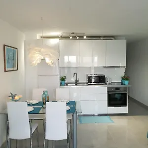 https://el-faro-el-medano-tenerife-38612.adeje-hotels.com